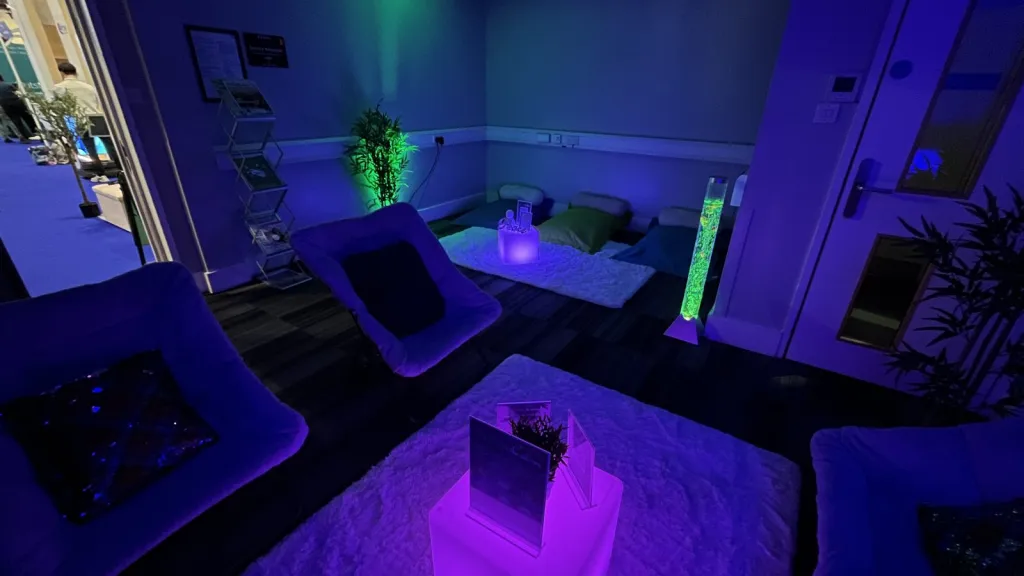 Hiljainen, vähävirikkinen tila, joka kuvaa sensorisen palautumisen ympäristöä